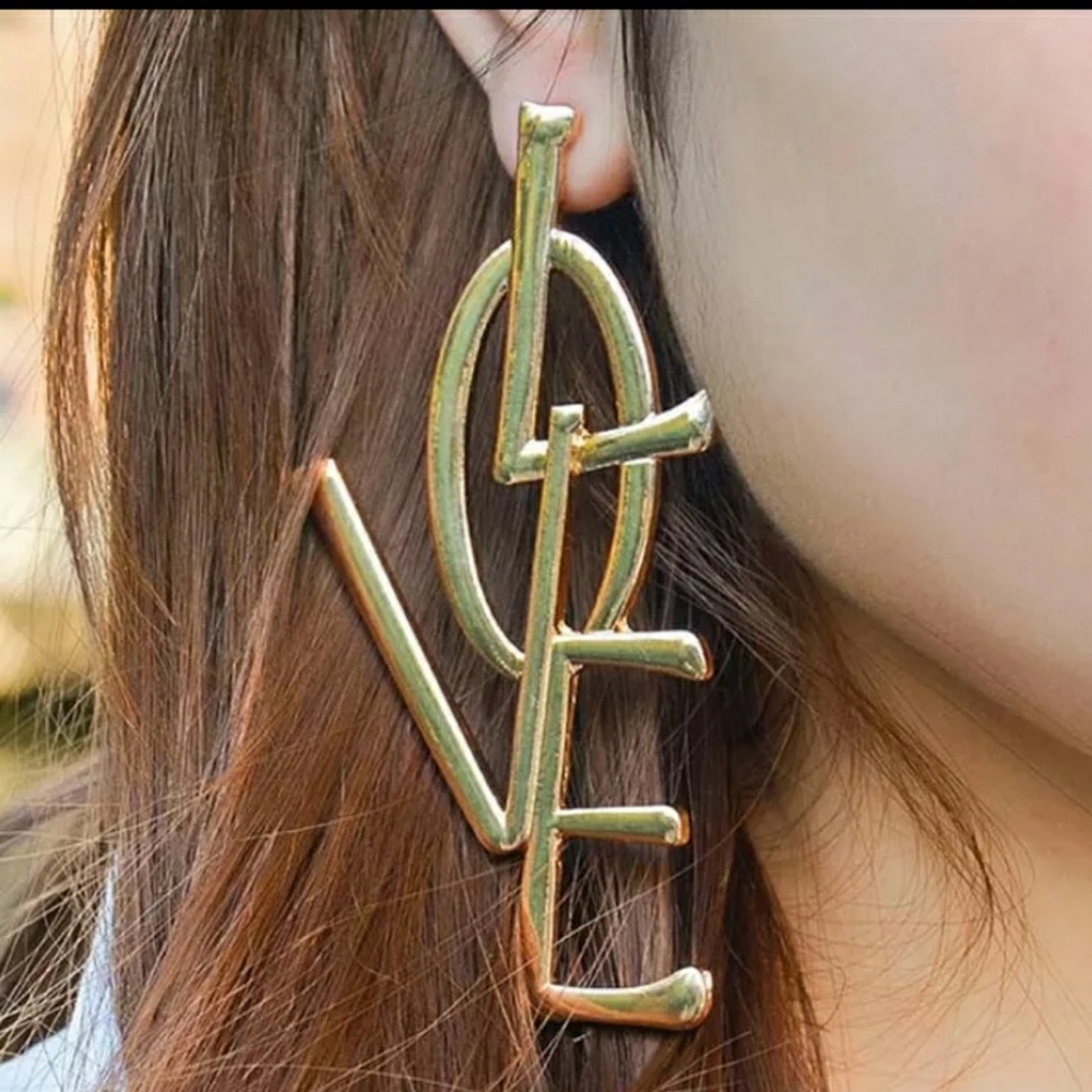 Women's earrings